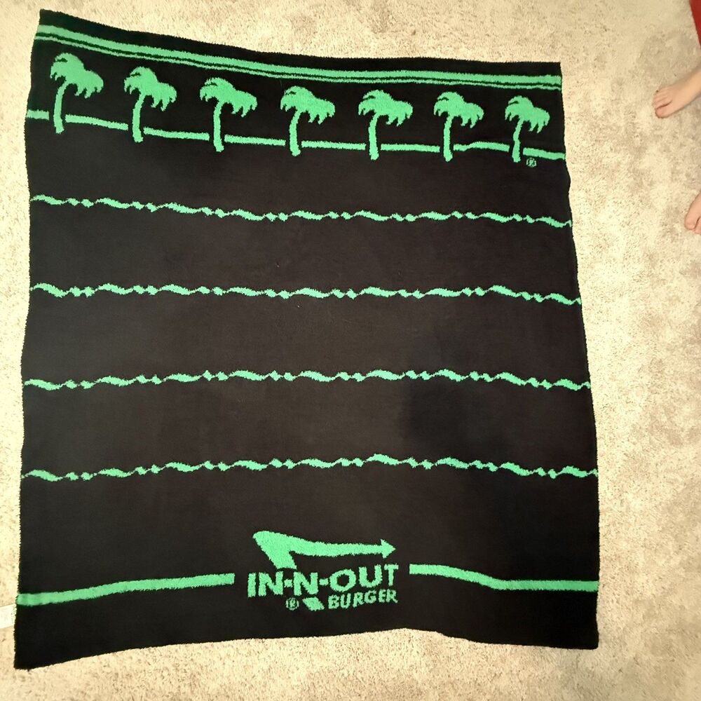 IN-N-OUT BLANKET CHRISTMAS GIFT EXPLOYEE EXCLUSIVE FOR YEAR 2024 Collectible